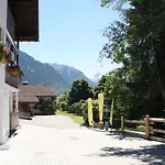 Appartement Ruhige In Mit Garten By Interhome *